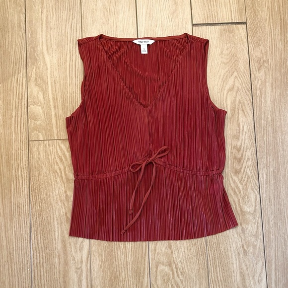 Nine West Sleeveless V-Neck Pleated Blouse Tie Waist | Rust Red Orange | Small - Picture 2 of 9
